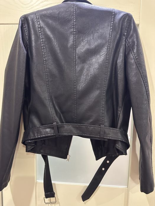 Косуха чорна по фігурі