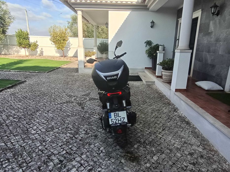 Maxi Scooter Keeway 300 XDV (Nova) com Top Case SHAD