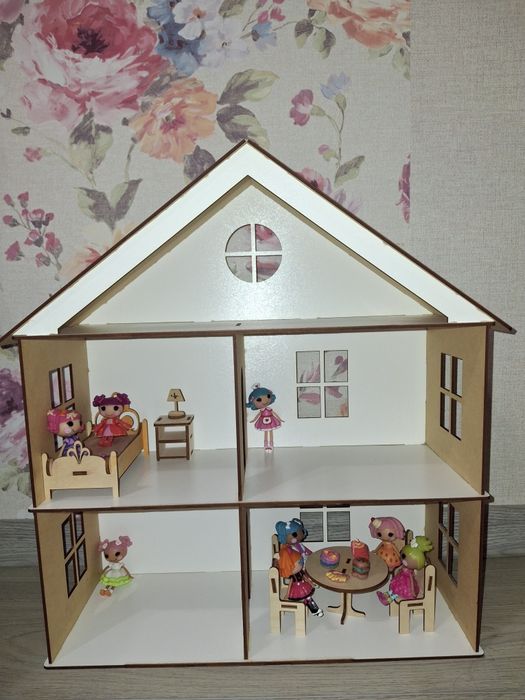 Великий двоповерховий ляльковий будиночок з меблями