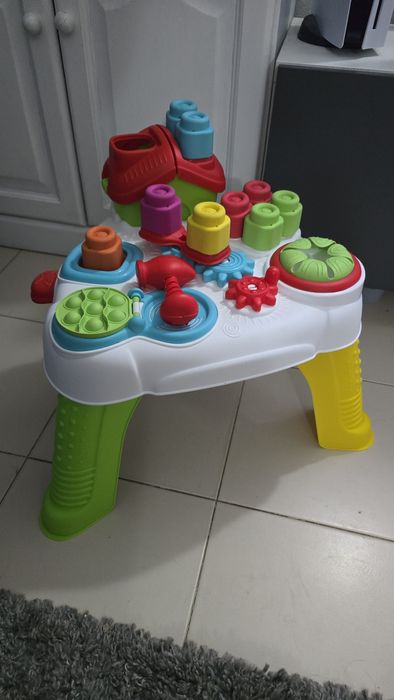 Mesa de atividades Clementoni