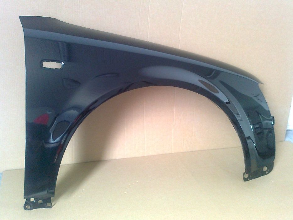Audi A4 B6 8E 00-04 prawy błotnik granatowy met LZ5L