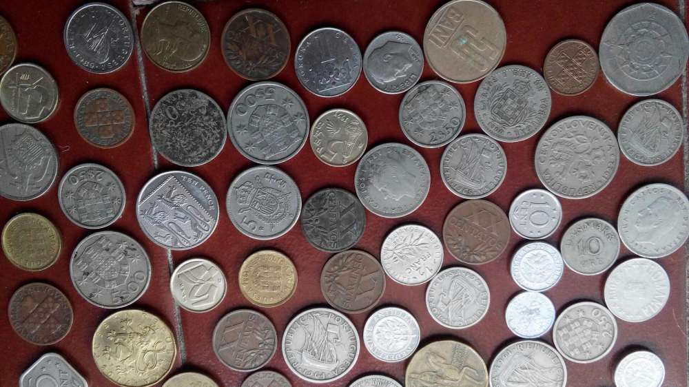 Lote de 122 moedas vários países.