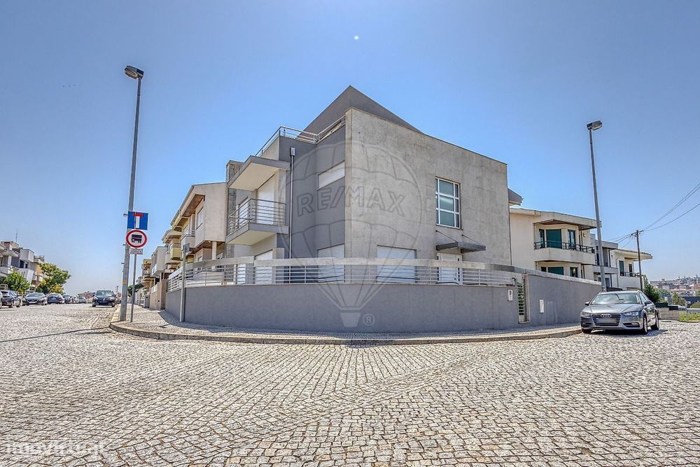 Moradia T4 para venda