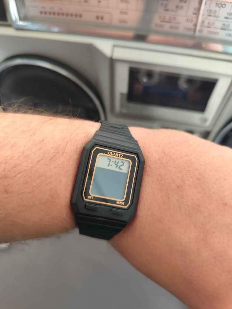 Zegarek elektroniczny lata 80 vintage retro prl