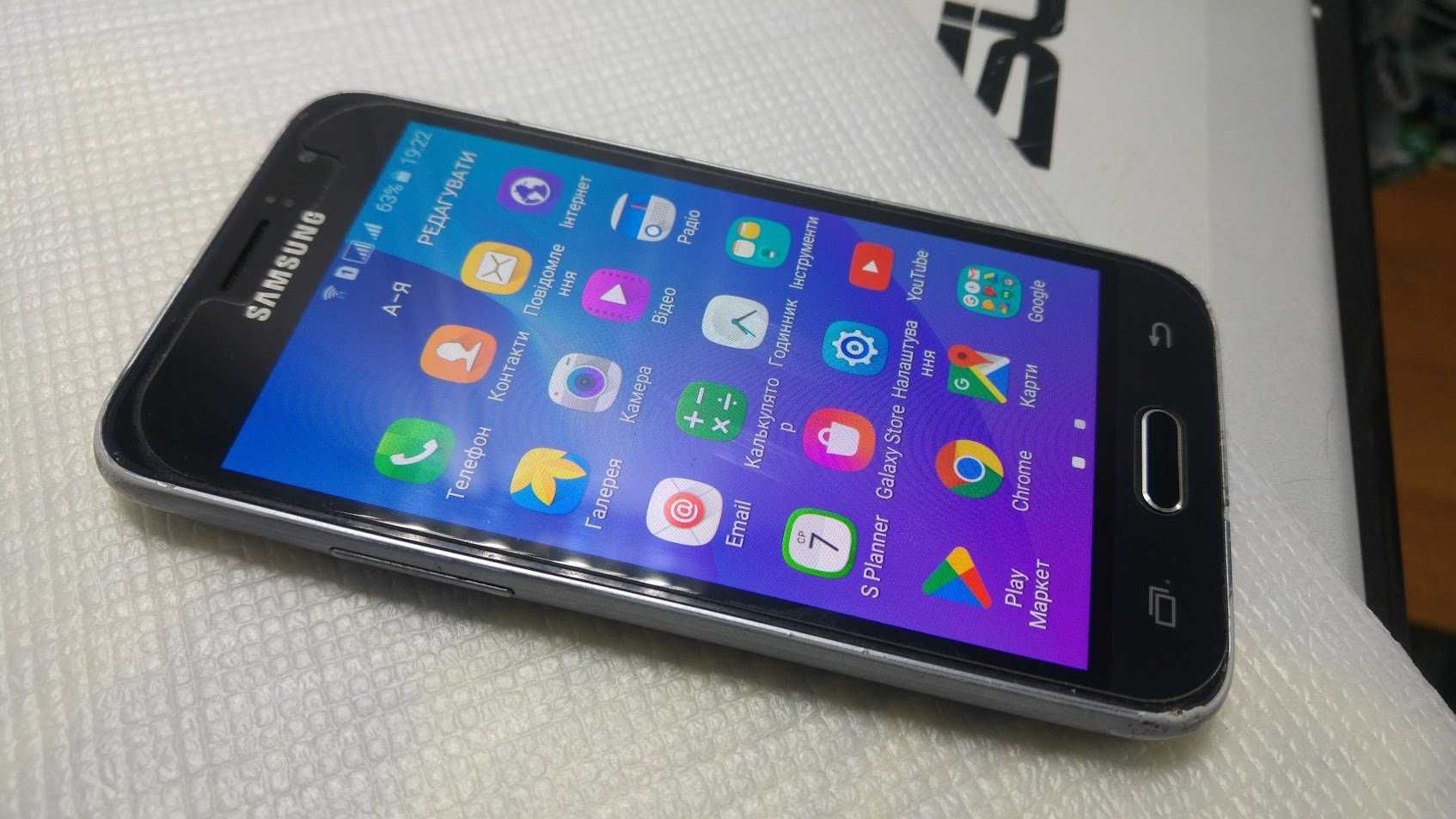 Телефон Samsung Galaxy J1 2016 SM-J120H