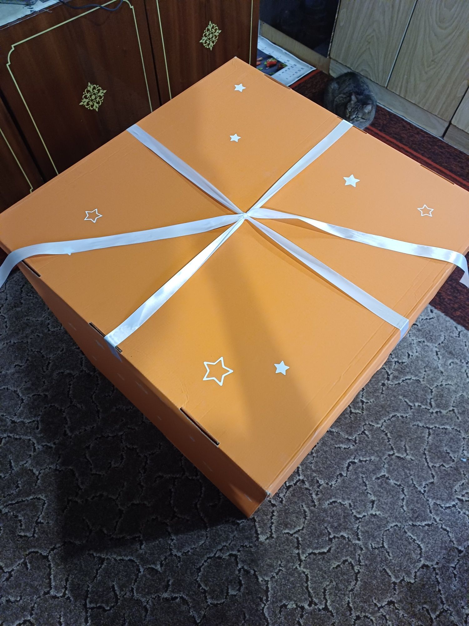 Коробка подарункова 70×70×70 для повітряних кульок