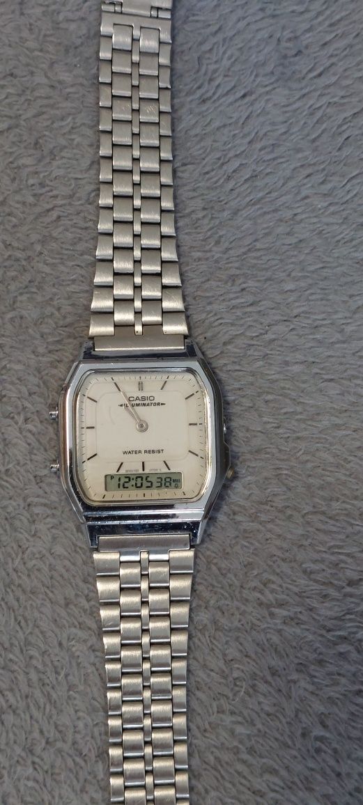 Zegarek  Casio na bransolecie