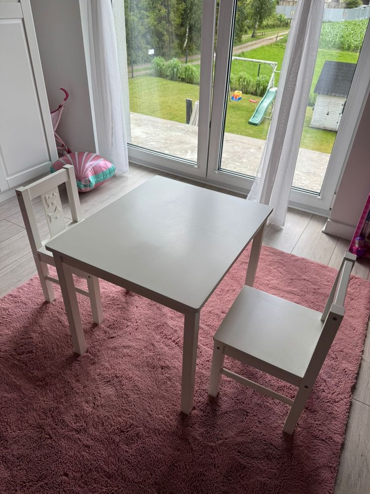 Stolik Kritter Ikea + dwa krzesełka
