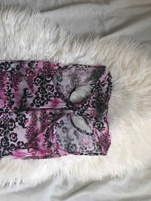 T-shirt 100% Algodão assimétrica com estamapado leopardo