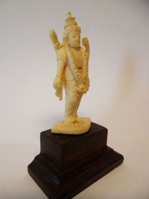 pequena antiga escultura de Deusa asiática esculpida