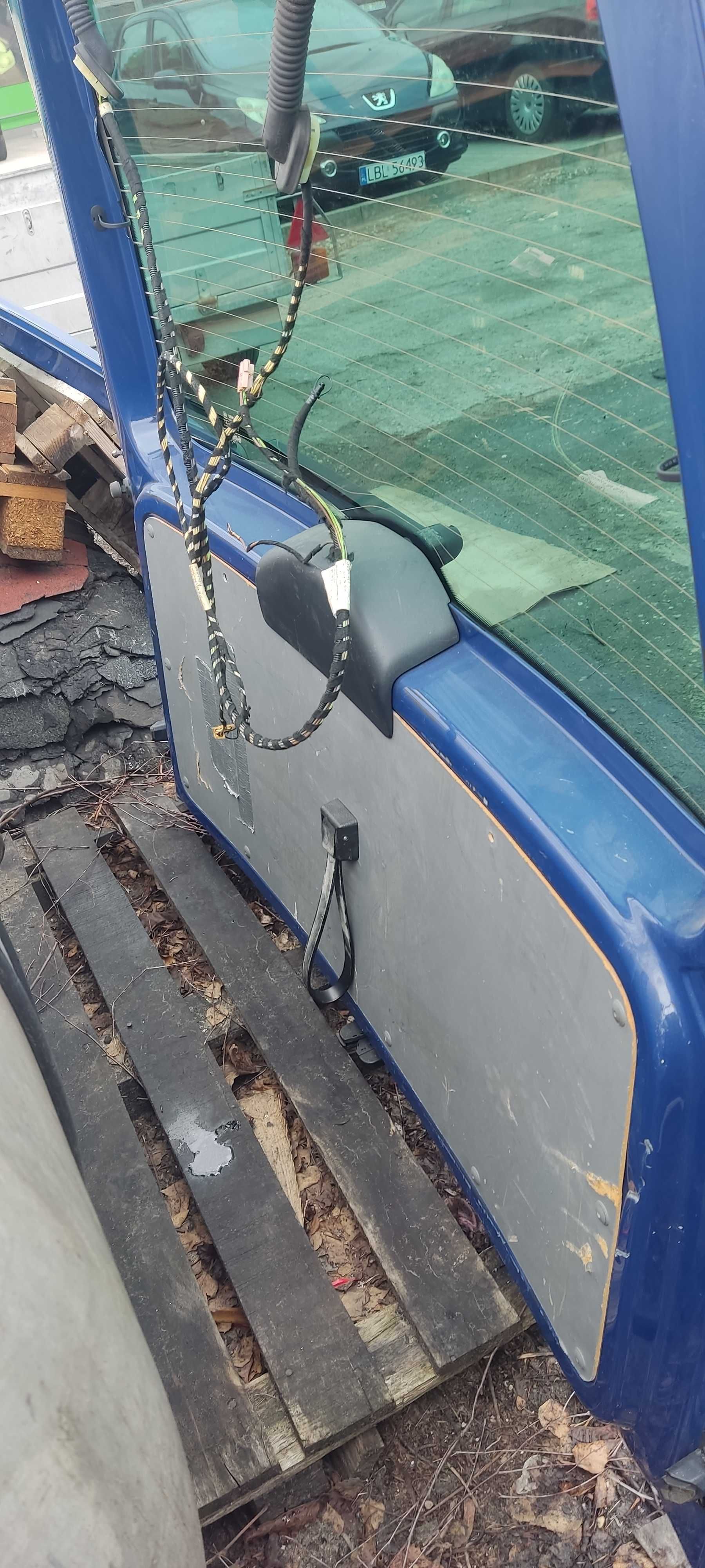 Drzwi prawe / Caddy 2008 r kolor L320