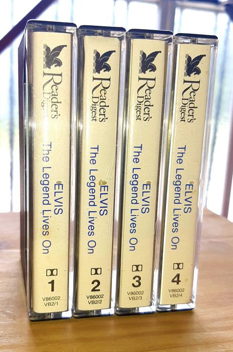 4 Cassetes de Áudio - Elvis The Legend Lives On