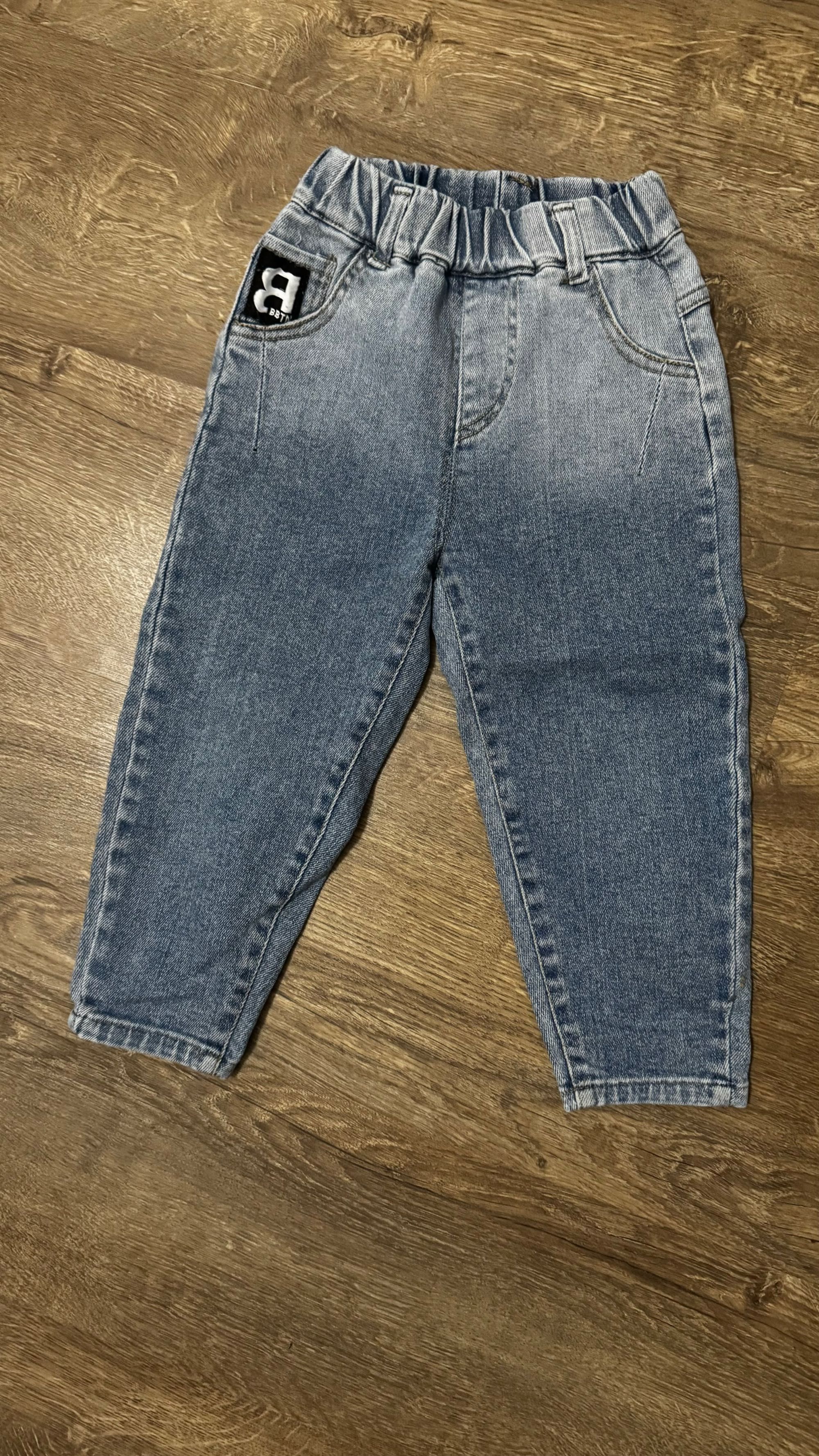 Продам детские джинсы на 2-3 года