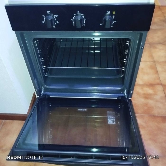 Forno elétrico Zanussi com timmer