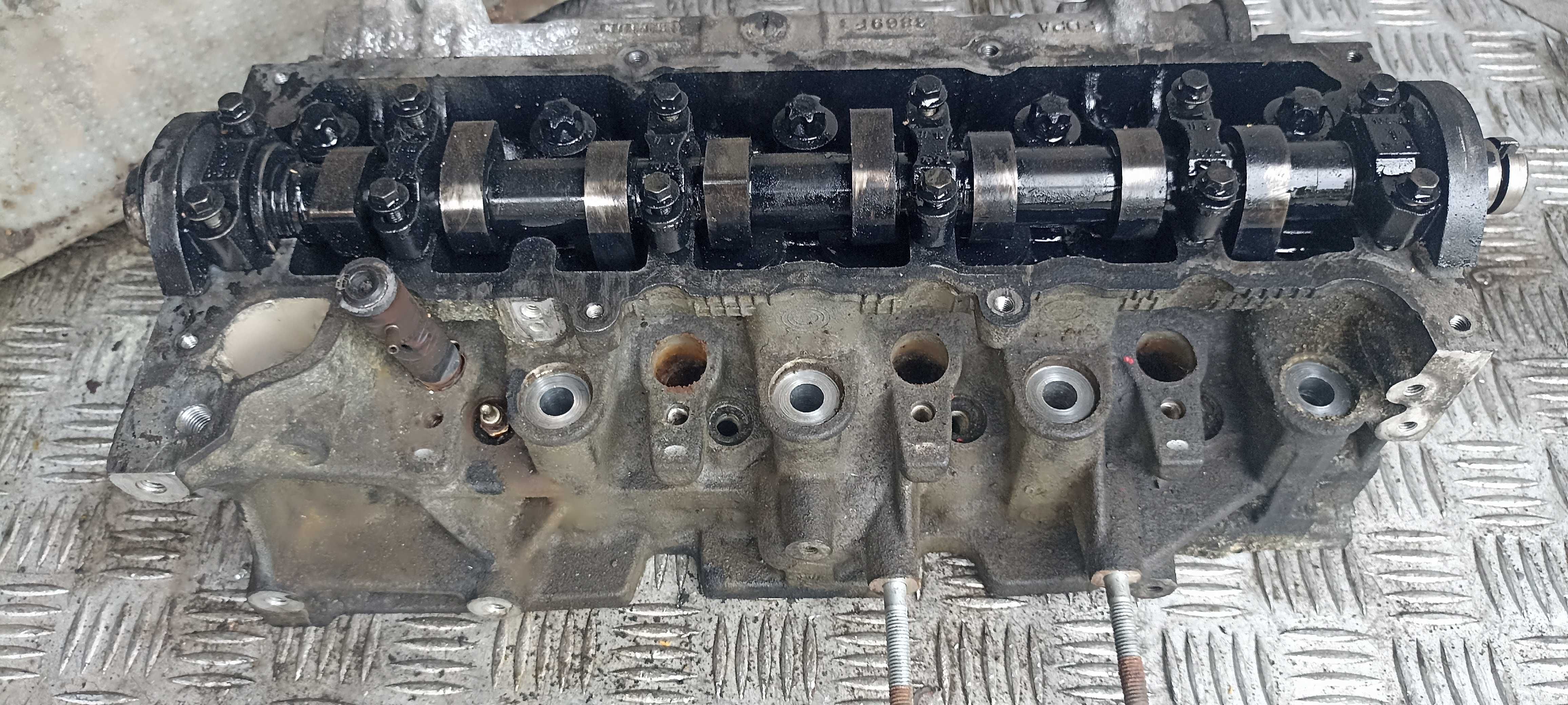 głowica kompletna Renault Dacia 1.5 DCI  Wałki
