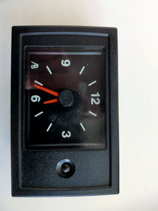 Автомобильные хорошие часы