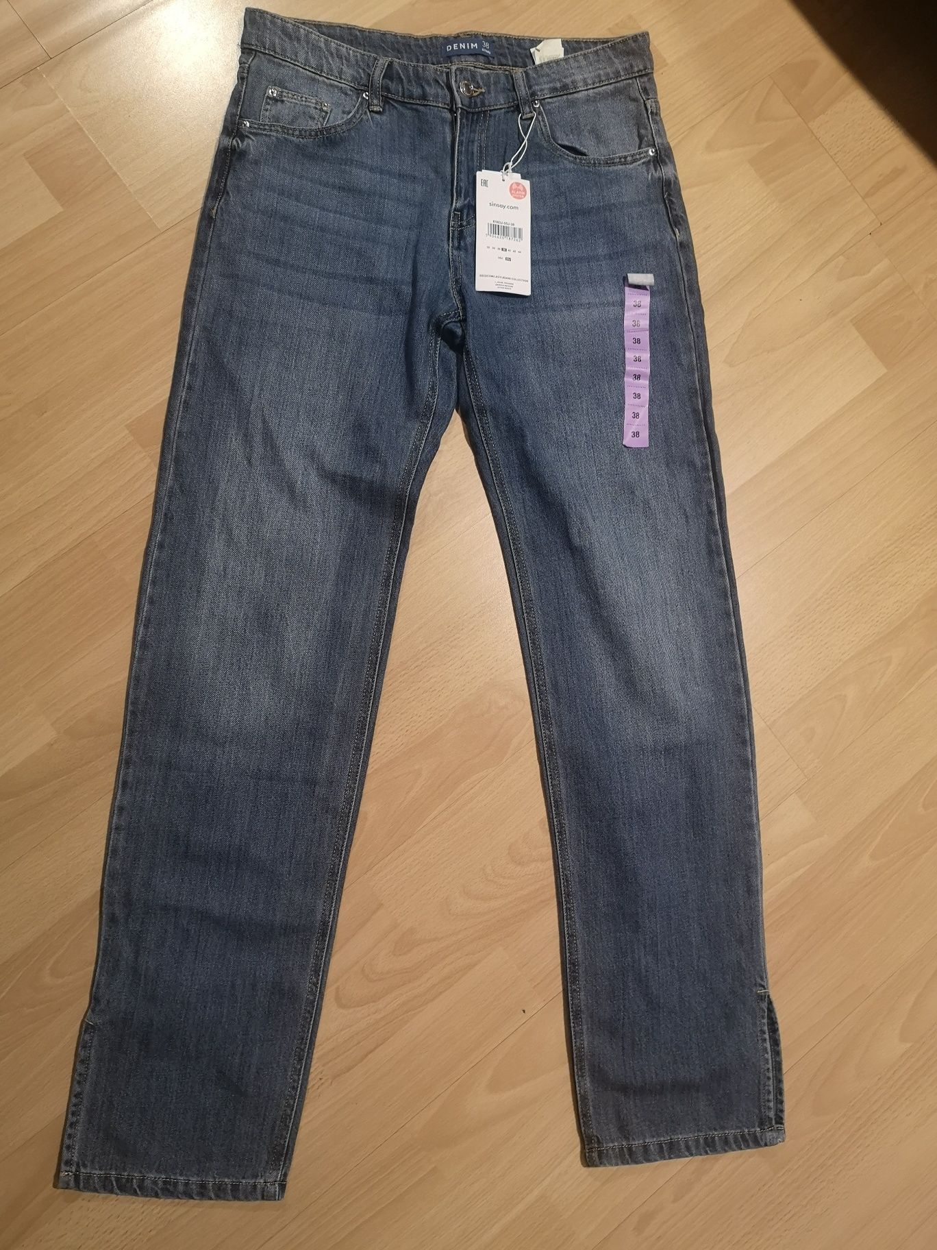 Jeansy flare z rozciętymi nogawkami denim sinsay M