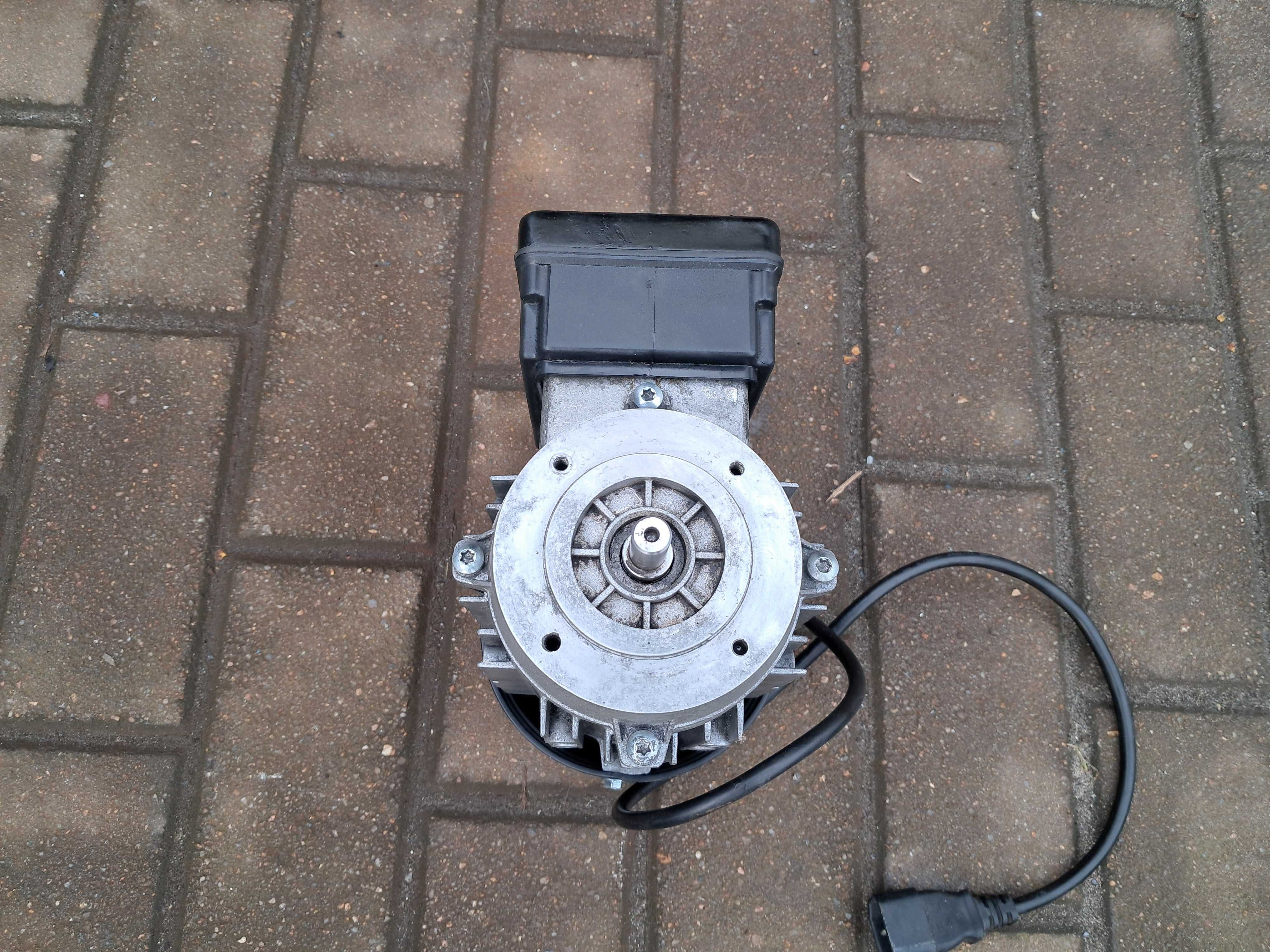 Silnik do podajnika pieca,kotła przekładni  230v 220v 1-fazowy.Wysyłka
