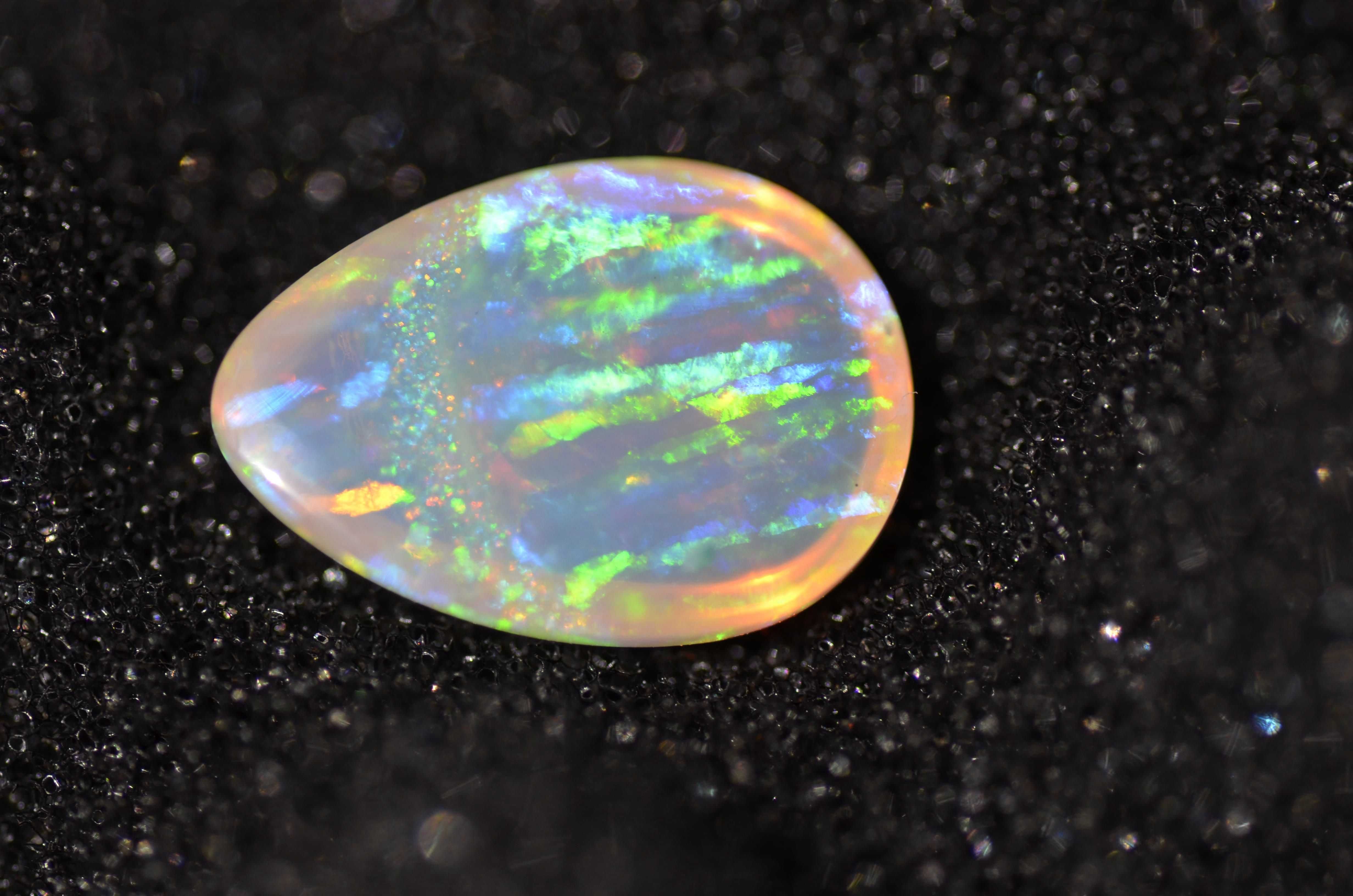naturalny szlachetny opal etiopski 4,30 ct, łza