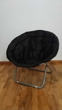 Cadeira redonda em tecido preto