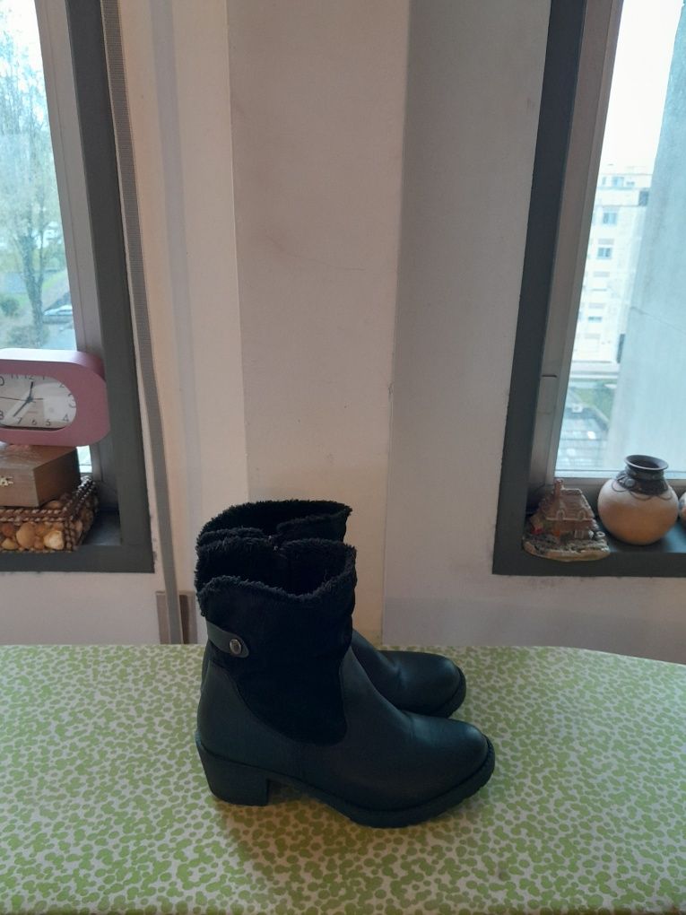 Vendo Botas de Senhora FOOTFLEXX muito bonitas como novas