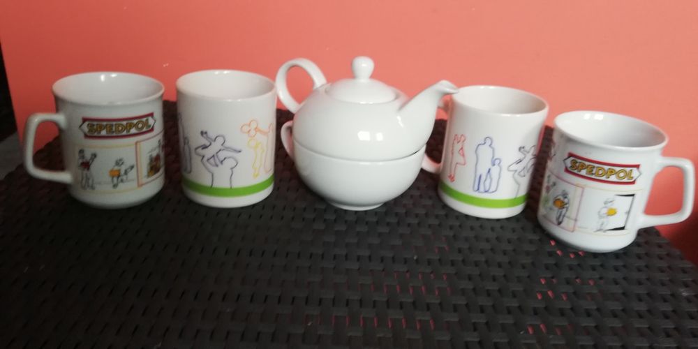 Imbryk z filiżanką do herbaty + kubki