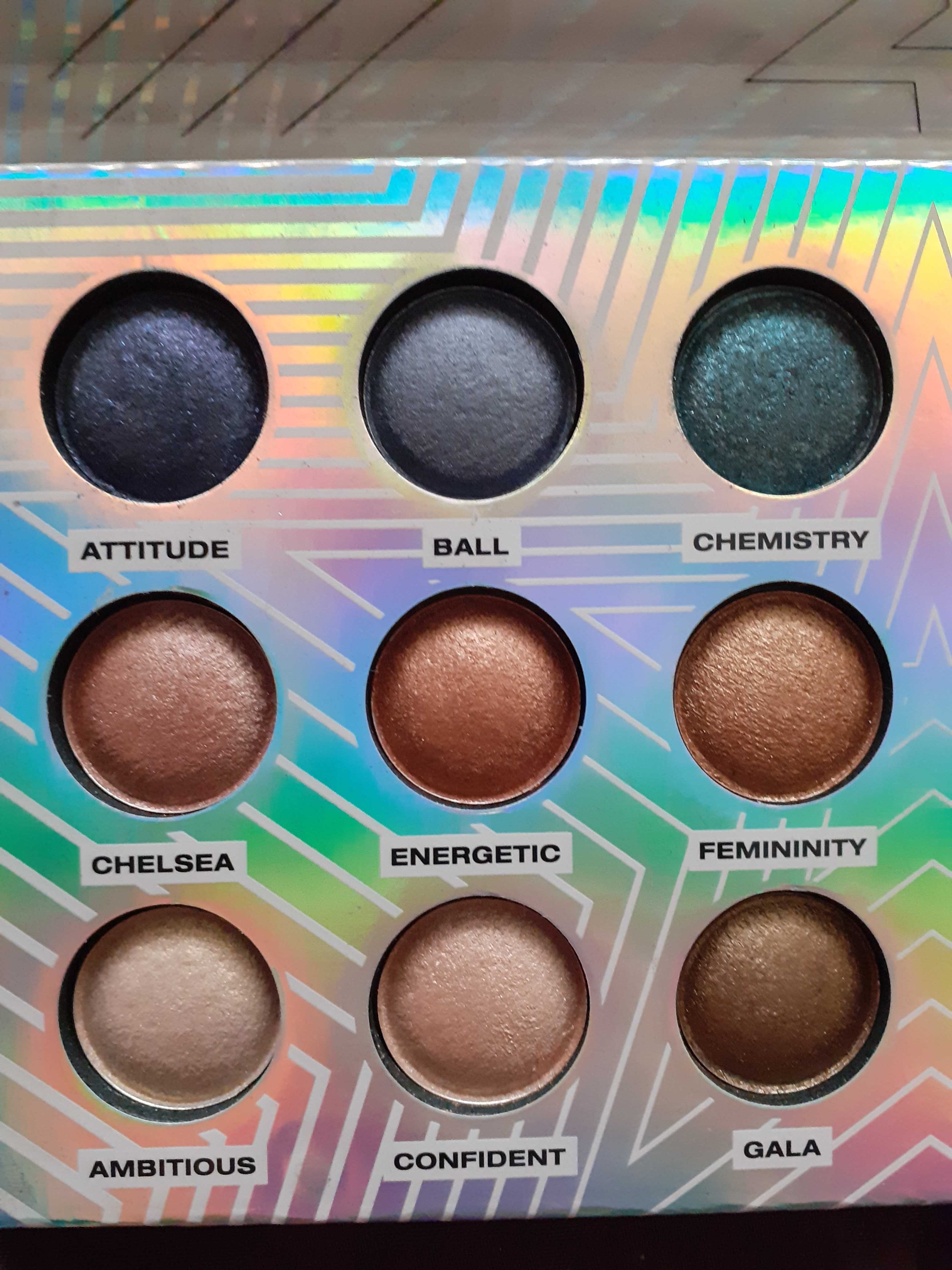 Nowa paletka Catrice - Glamazing 18 cieni