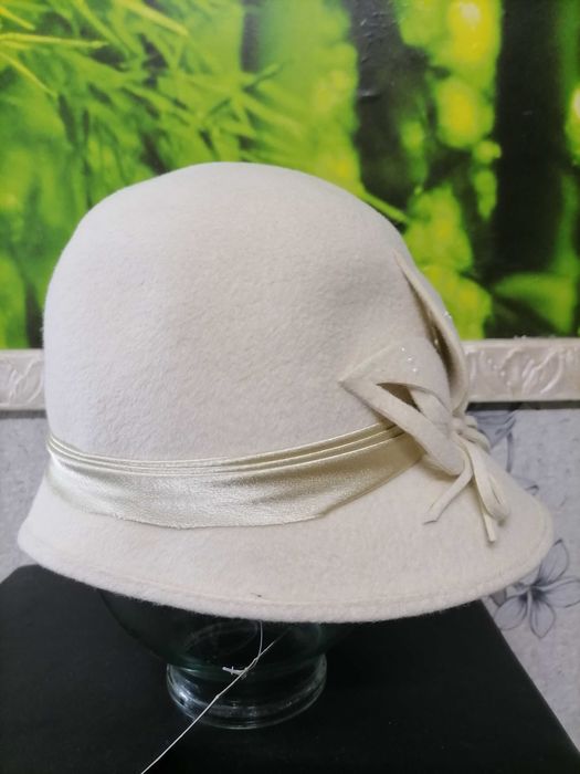 Шляпа фетровая белая