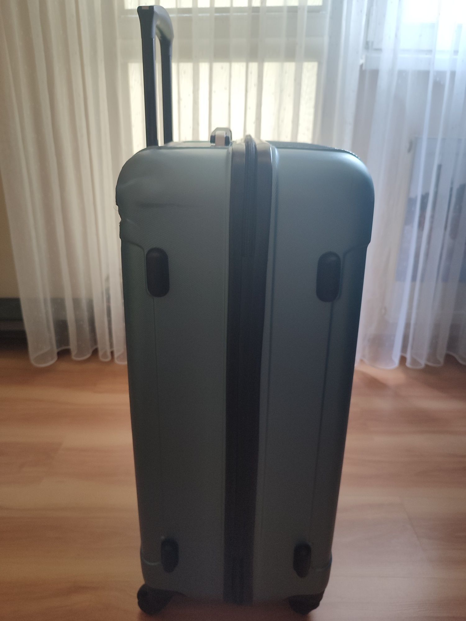 Walizka podróżna duża XL "BAGSTONE" - uszkodzona.