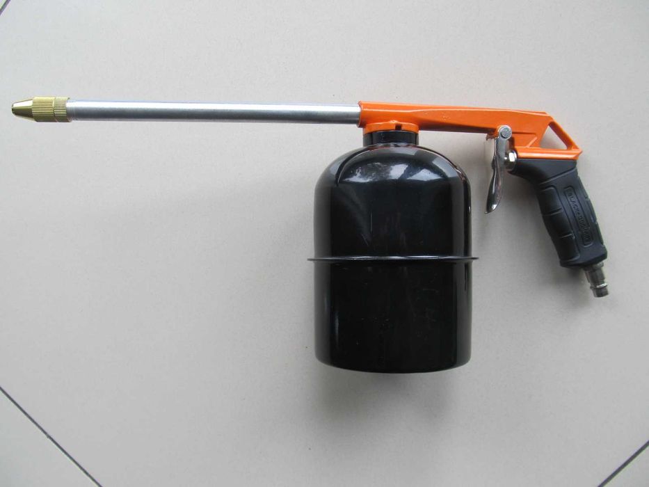 Pistolet do ropowania ropownica Black+Decker