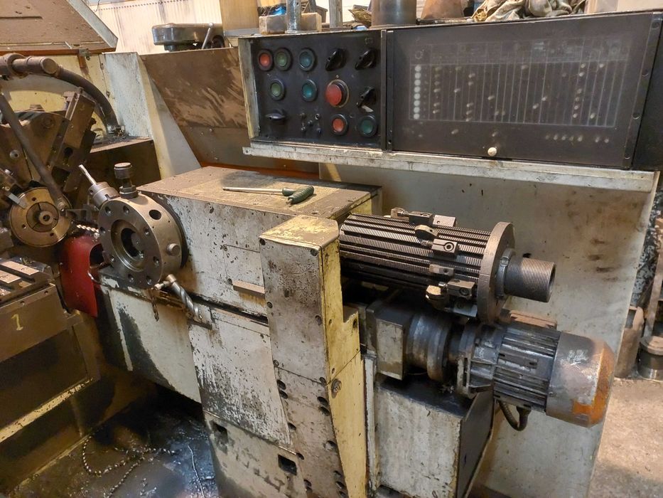Automat tokarski ATD-63