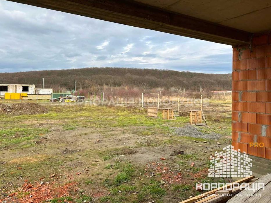 Продаж котеджу з великою ділянкою,3 спальні, поруч ріка, ліс, краєвиди