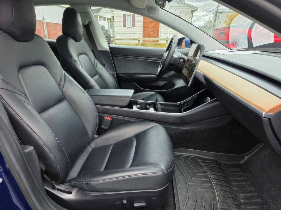 Tesla Model 3 Long Range      2019