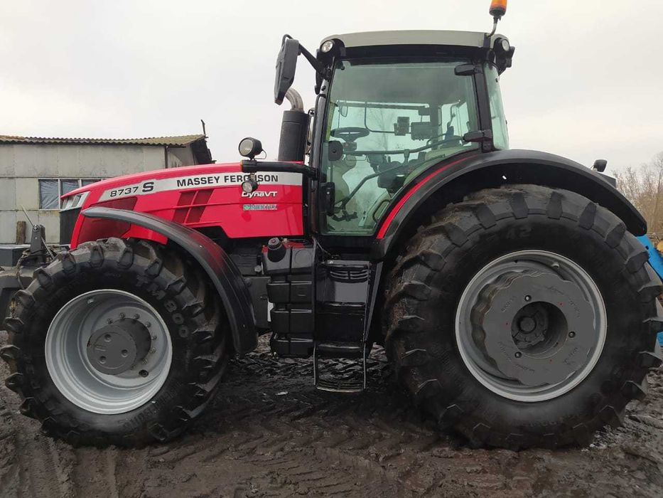 Трактор колісний Massey Ferguson