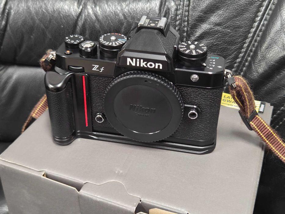 Nikon Zf + 40 mm f/2 SE  14tyś. zdjęć Pełna fvat23% Gw. do 25.10.2026