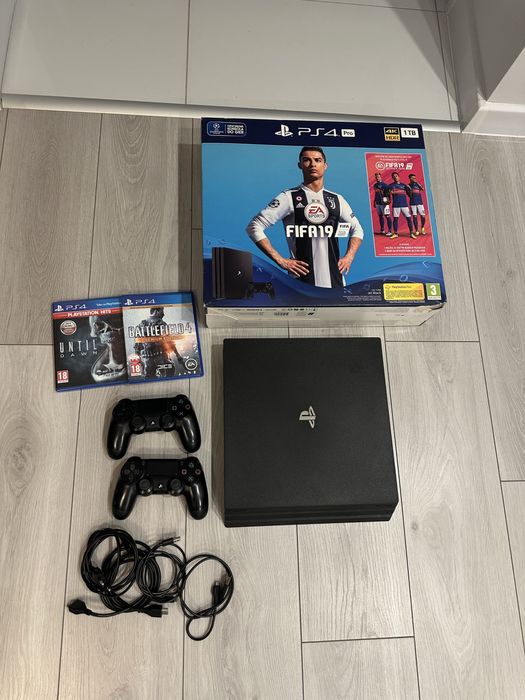 PlayStation 4 Pro 1TB+ 2 pady i 2 gry