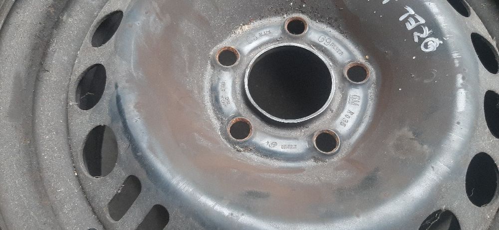 Kola  opel astra opona bridgstone 195/65/15