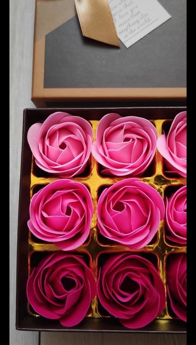 Róże mydlane, flower box, kwiaty