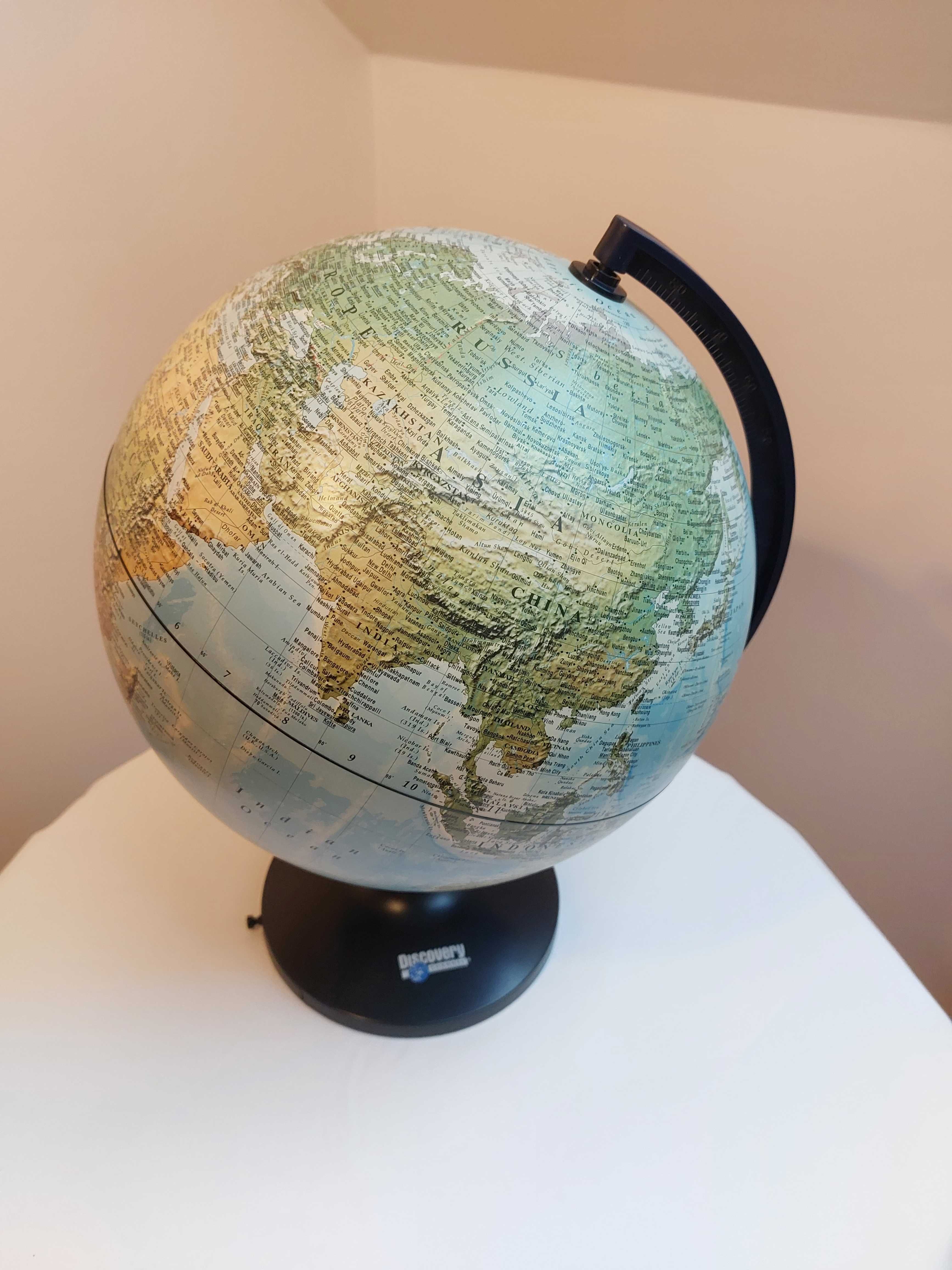 Globus z wbudowanym oświetleniem z firmy Discovery