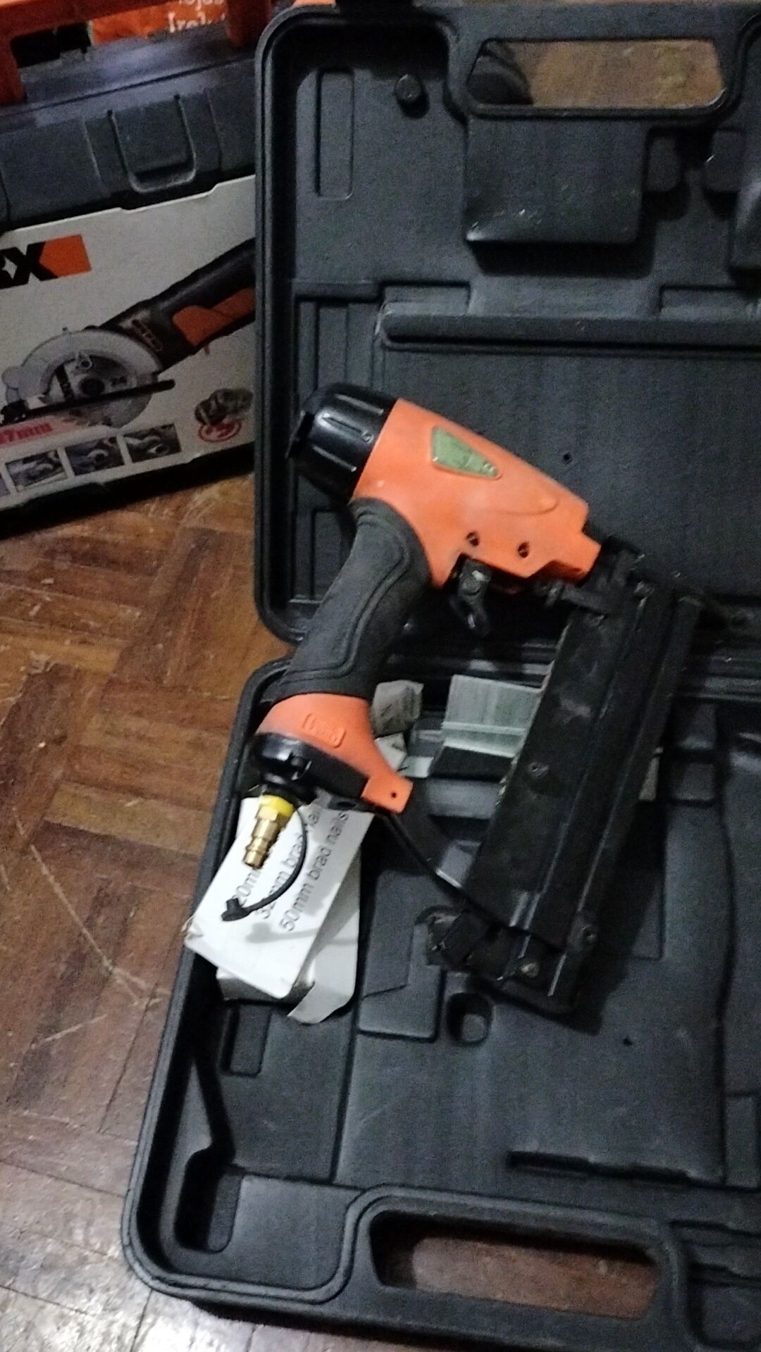 Pistola de ar para a agrados e pregos (combi).