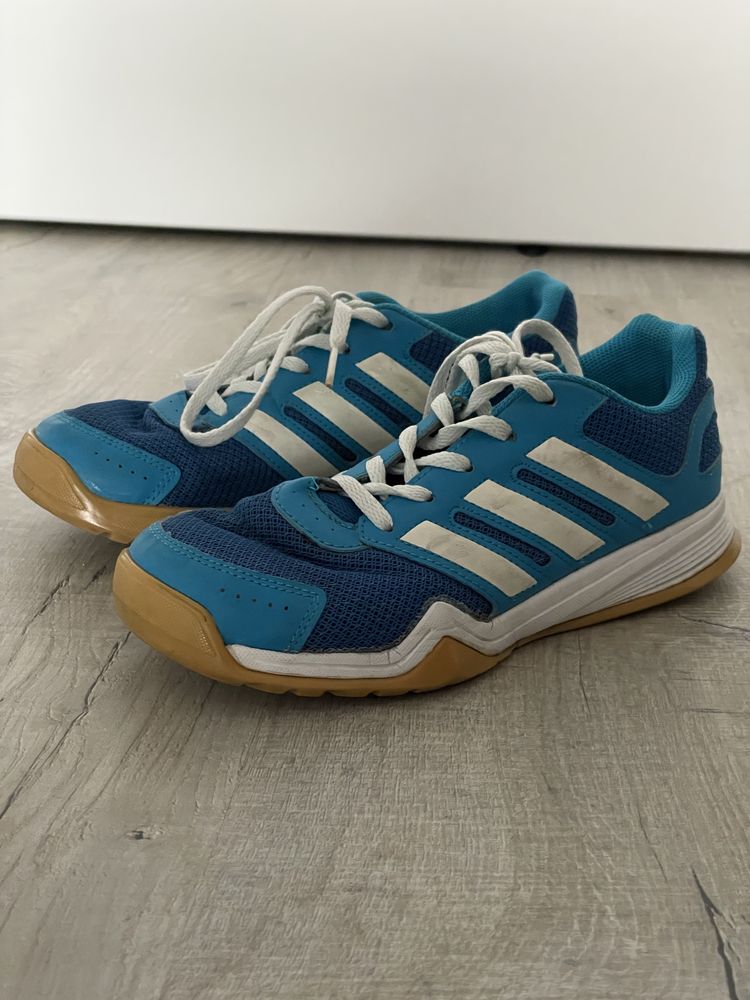 Niebieskie buty Adidas sportowe