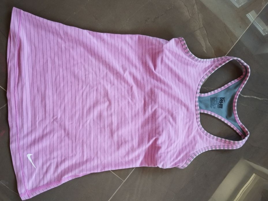 Спортивна майка жіноча Nike