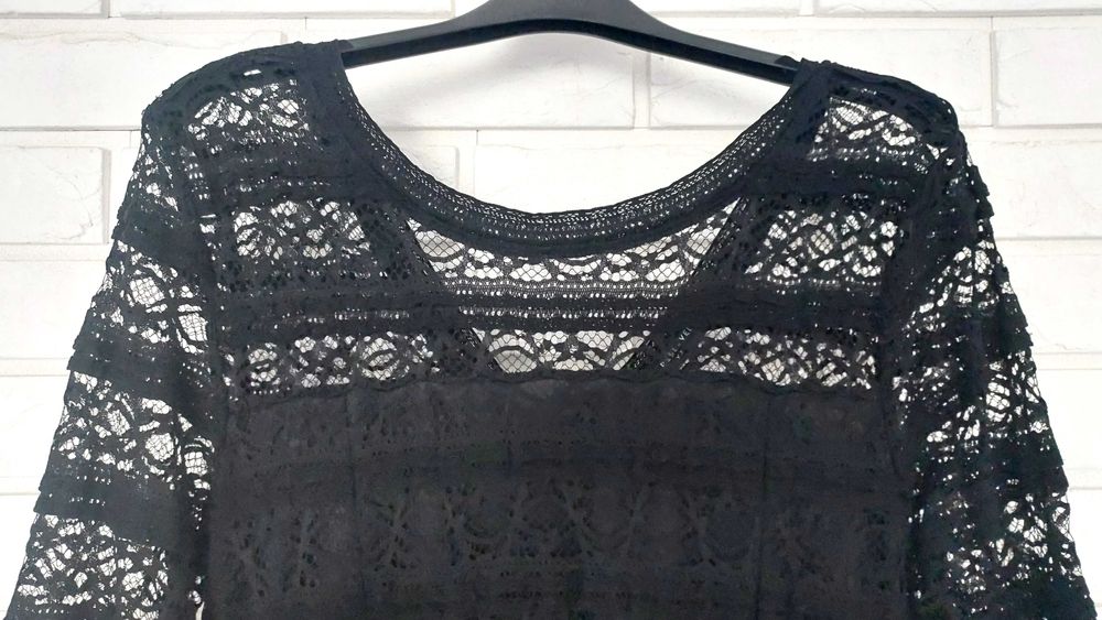 Sukienka koronkowa - Reserved