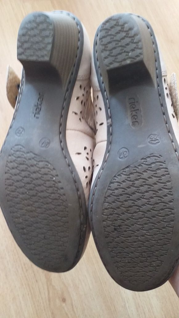 Buty 37 Rieker na niskim obcasie beż pasek na rzepa