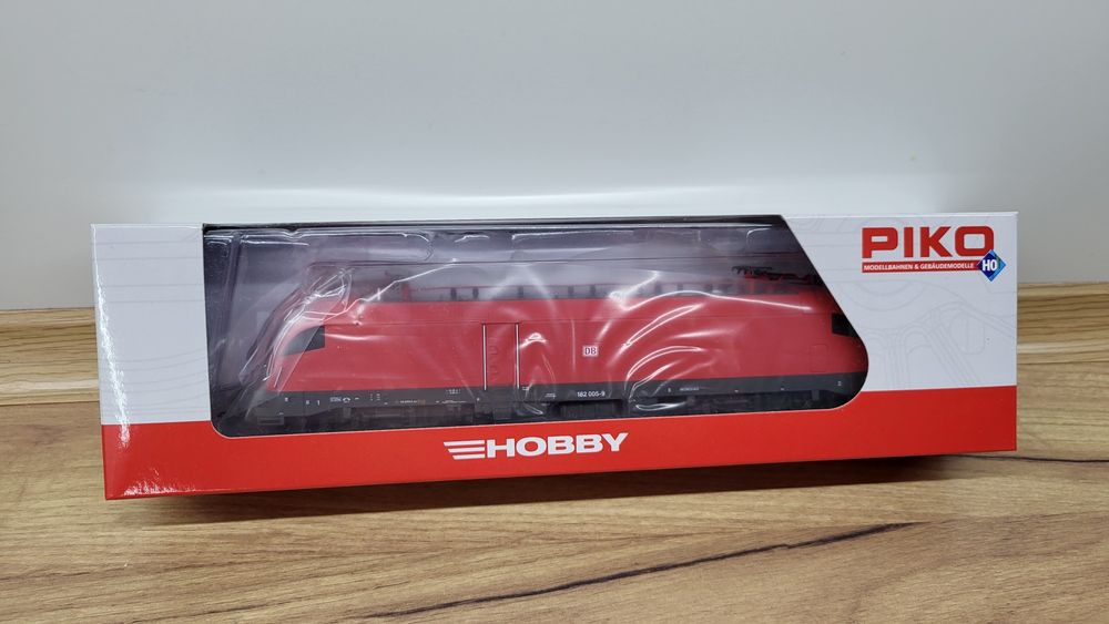 PIKO lokomotywa elektryczna Taurus HUSARZ DB na PKP H0 piękna  NOWA