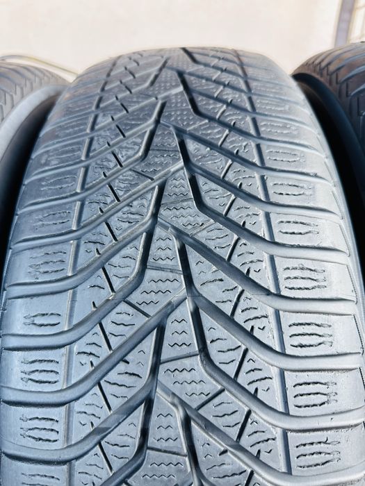 Шини зимові 225/65 R17 (102Н) Yokohama Earth Winter V905