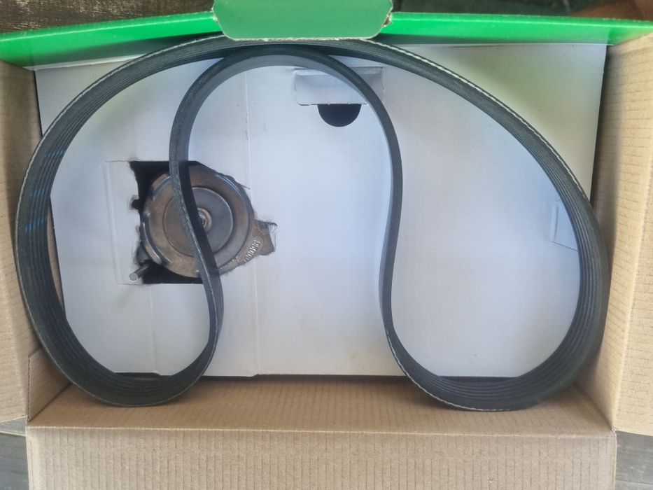 Комплект ременя з роликом натягування