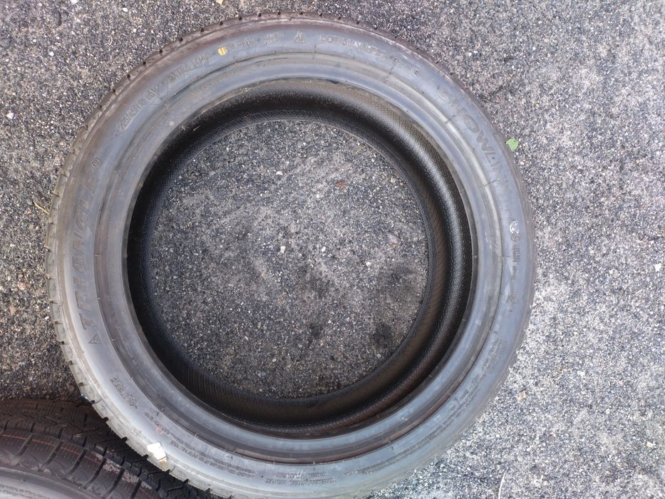 Para opon zimowych 225/45R18 Triangle montaż wyważanie