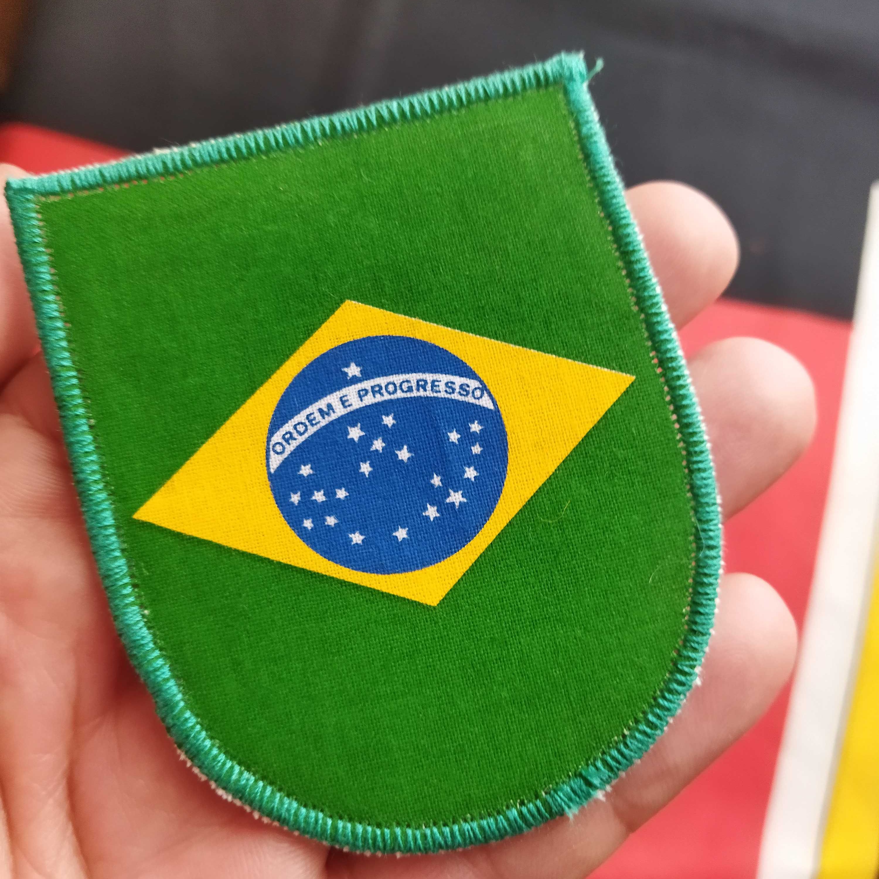 3 emblemas Brasil - 3 emblemas. Capa estudante. Futebol bandeira