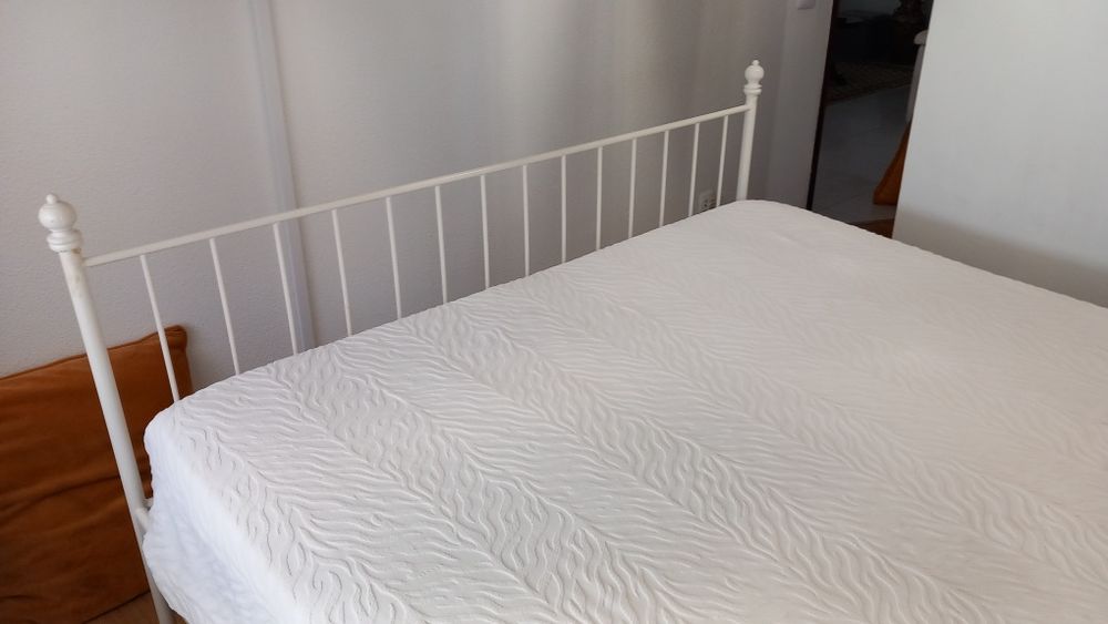 Cama de casal (140 x 200 cm)